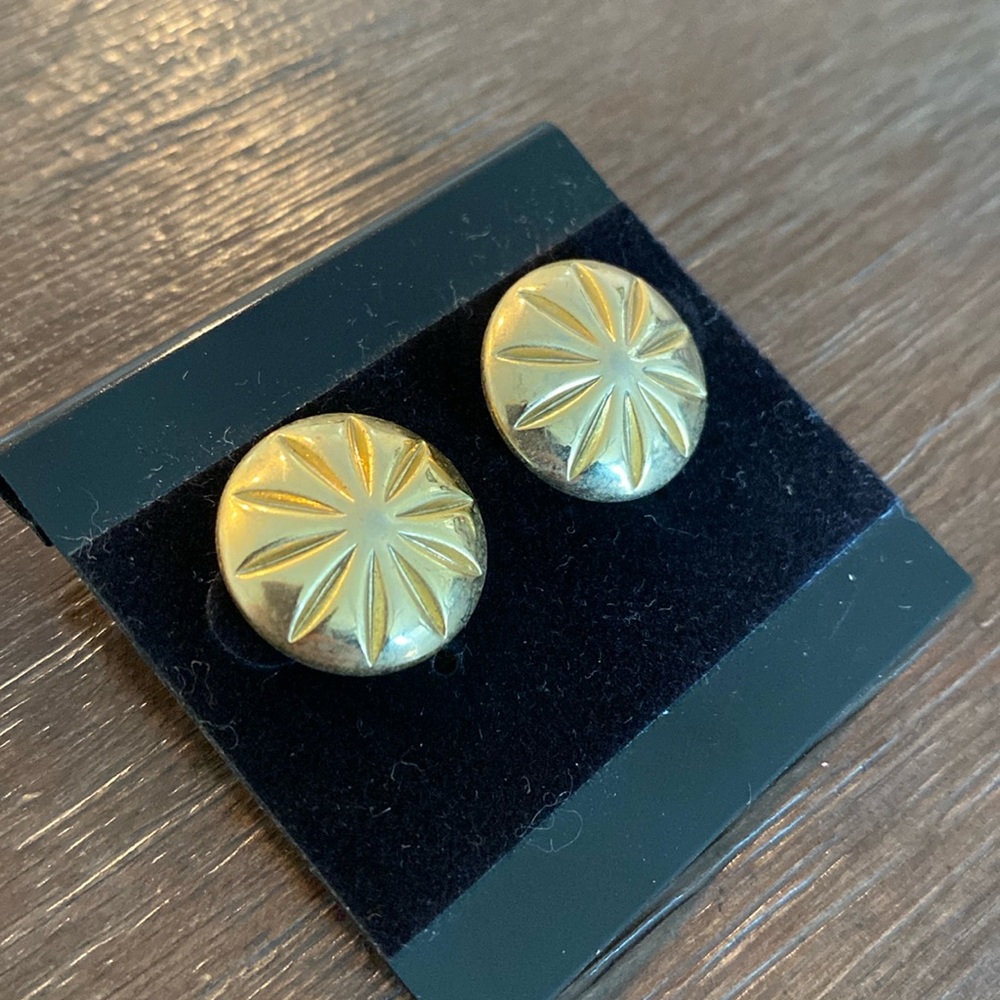 Vintage old money style earrings